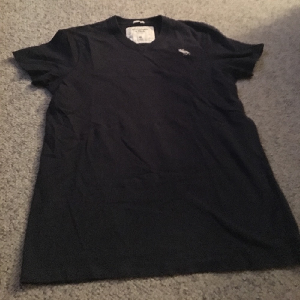 Abercrombie v neck t-shirt