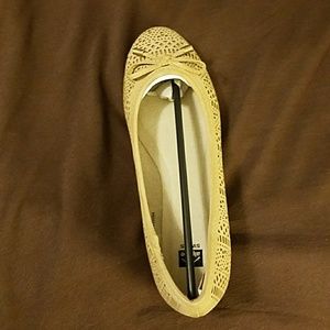 Gold/tan flats