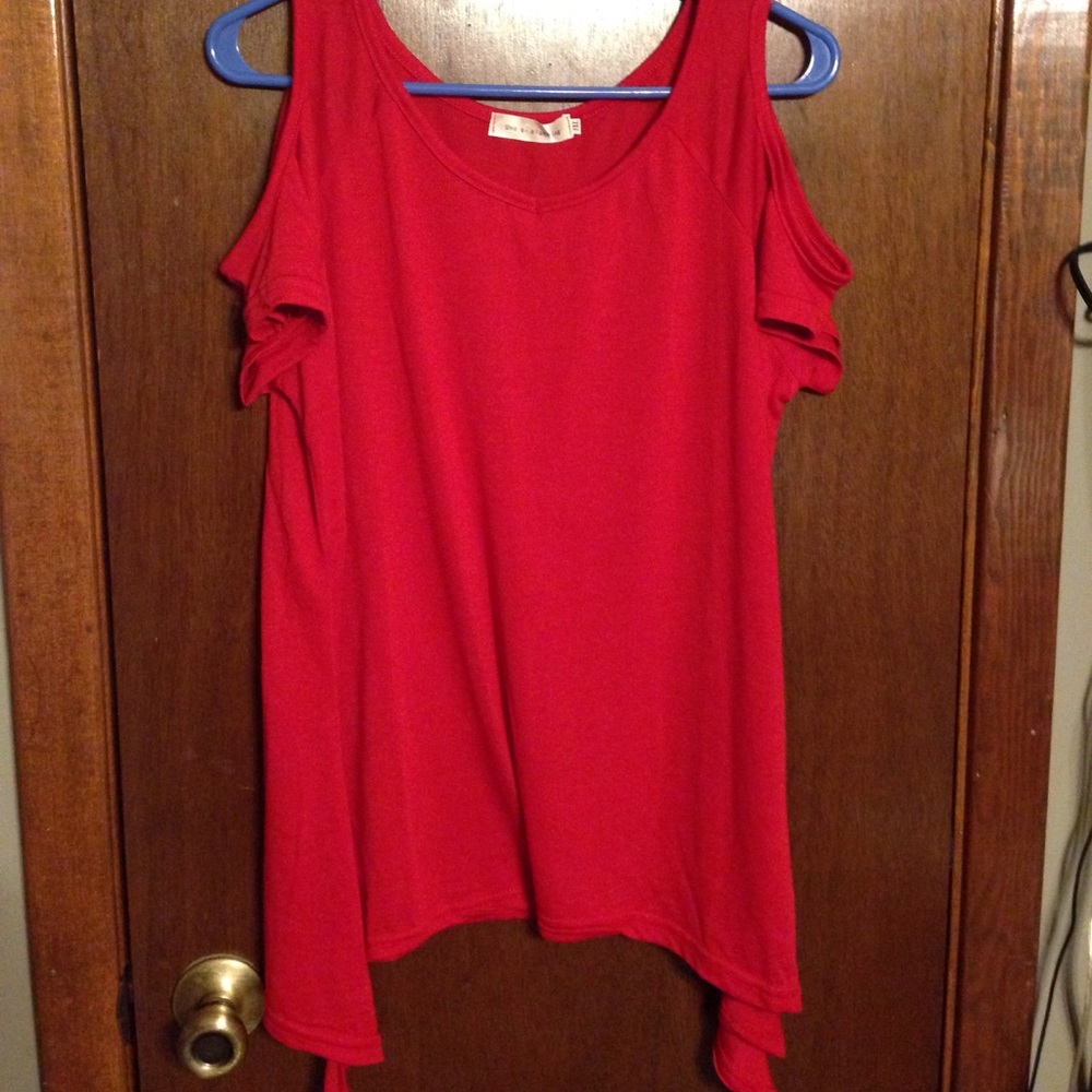 Red Off Shoulder Short sleeve t-shirt