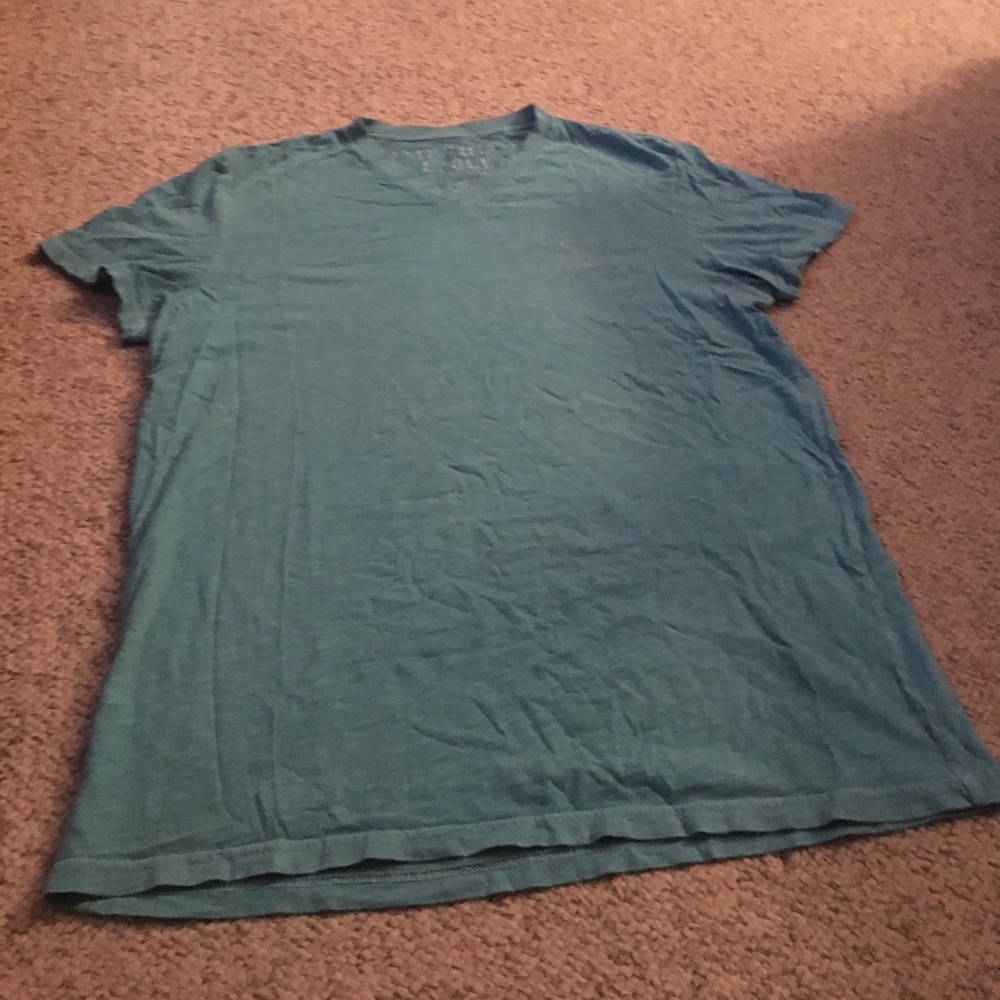 American Eagle v neck tee