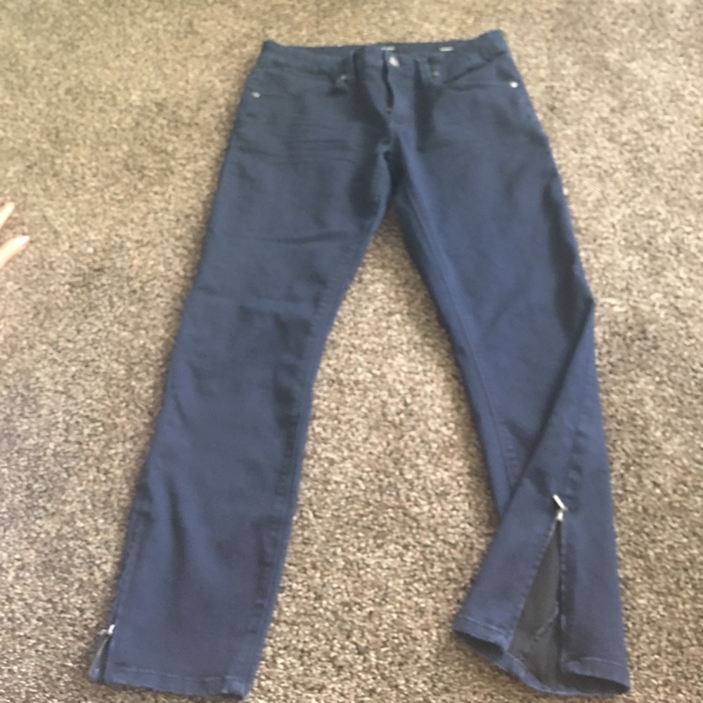 Max jeans with zippers on the to bottom sides