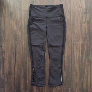 LuluLemon black cropped leggings