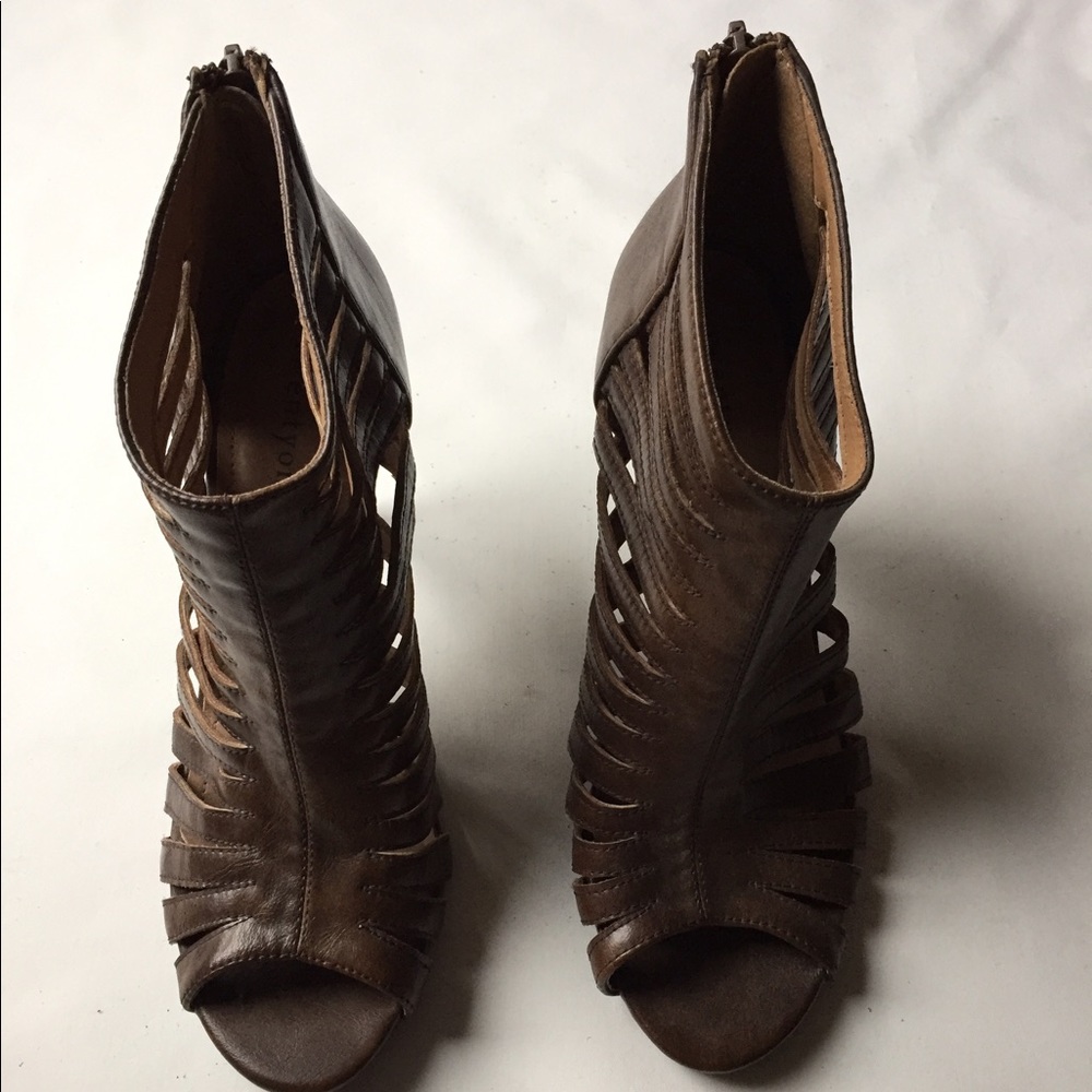 4 for $25.00 Forever 21 brown heels