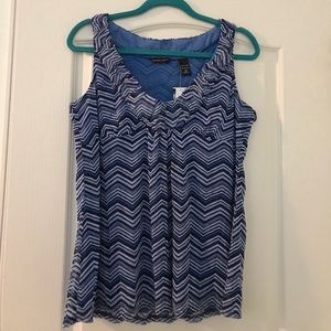 Blue tank top with wavy pattern