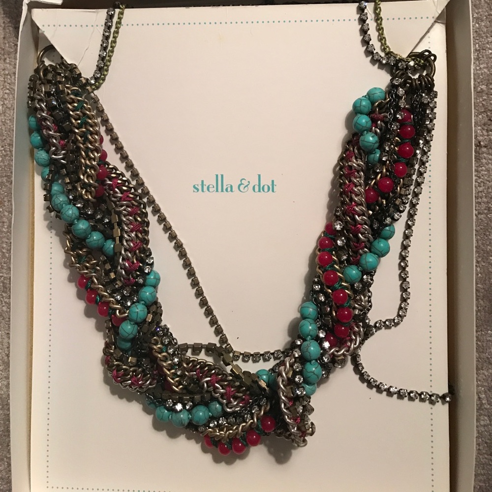 Beautiful Stella & Dot Necklace