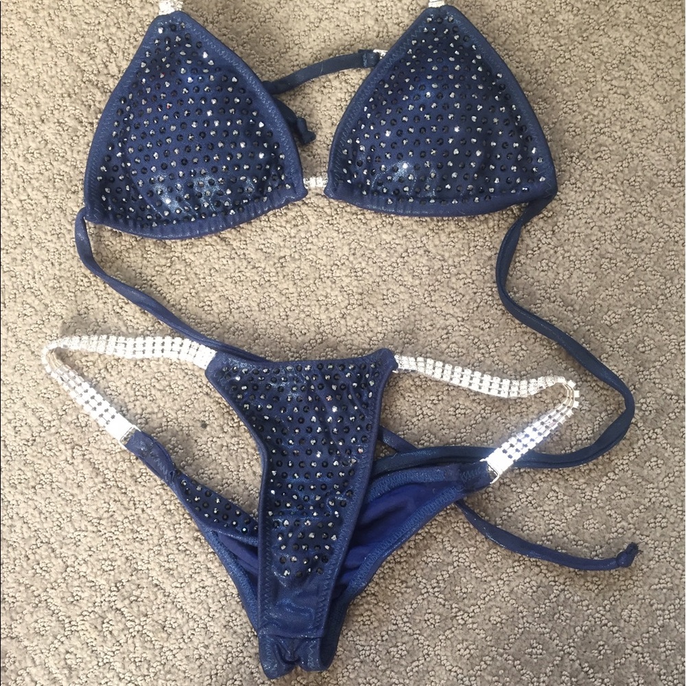 Fitness competition bikini (bikini division)