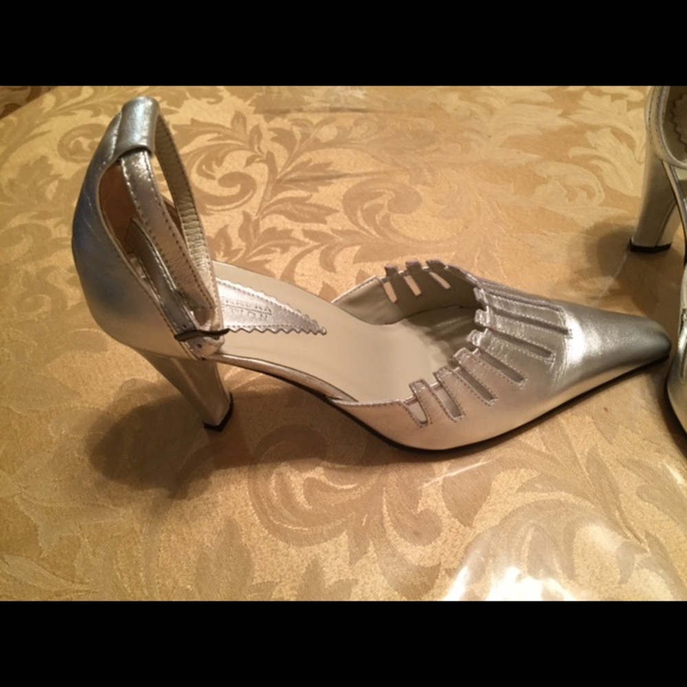 Silver Toe in Women's High Heels - Picture 2 of 4