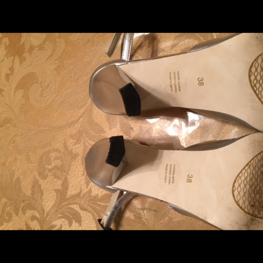 Silver Toe in Women's High Heels - Picture 4 of 4