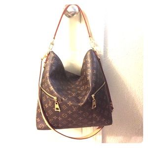 Louis Vuitton Shoulder bag