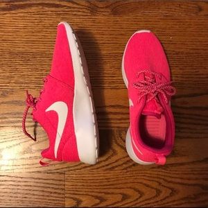 Womens Nike Roshes