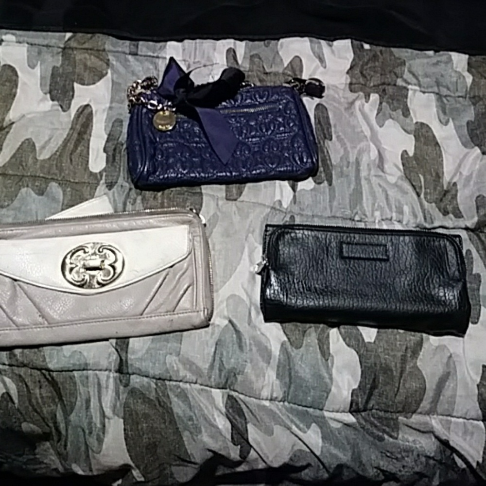 3 small wallets used.