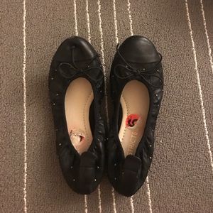 Black ballet flats