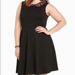 Peter Pan collared dress