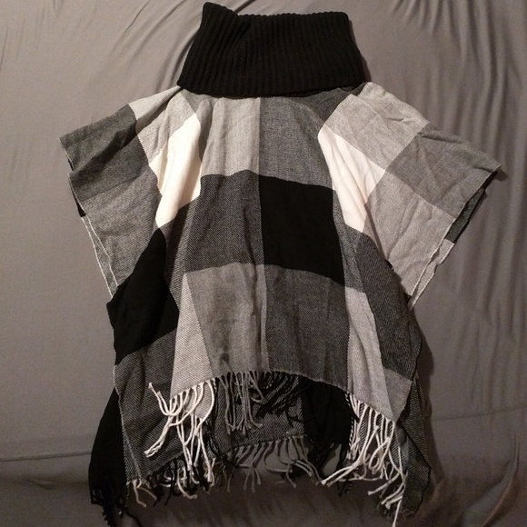V. FRAAS Sweaters - Cowl neck poncho