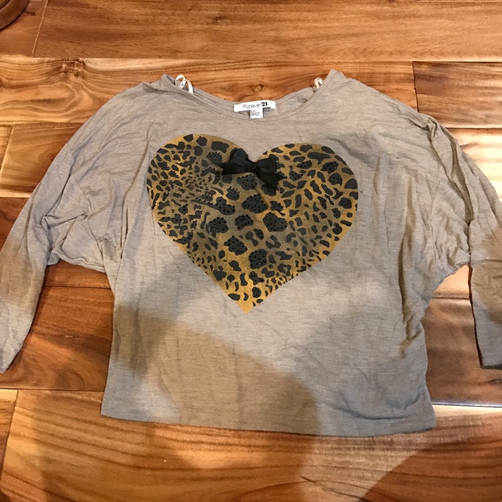 Brown cheetah heart  quarter sleeve