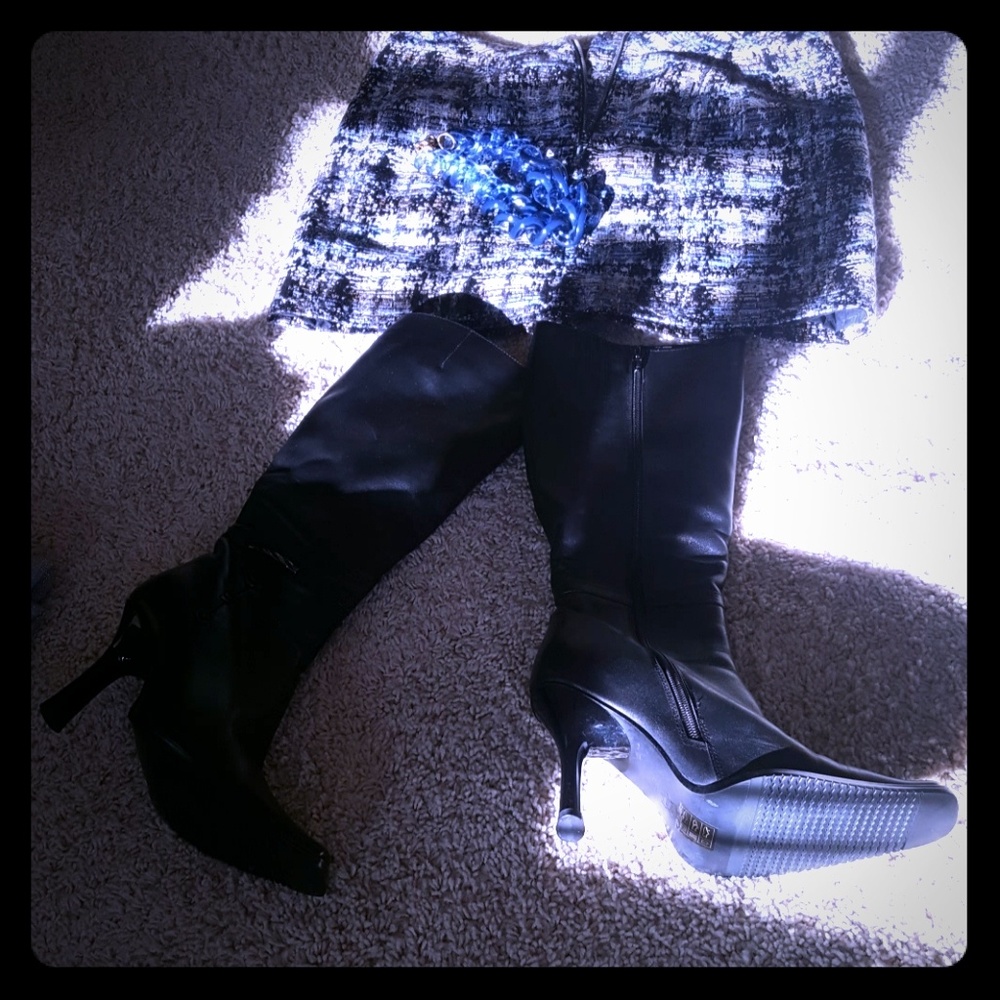 Black leather boots - sz 6