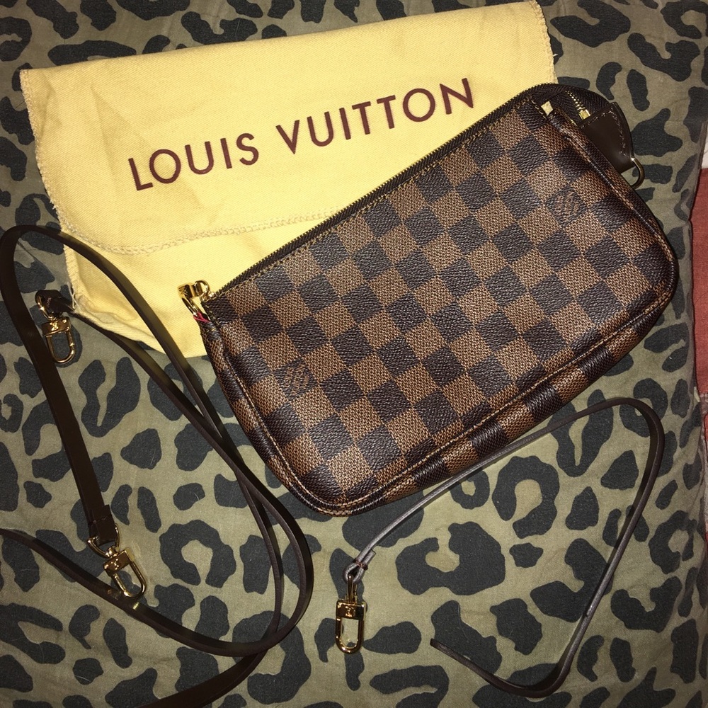 LV Pochette