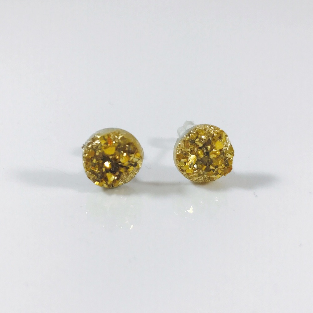 🆕⭐️Adorable Gold Textured Druzy Stud Earrings