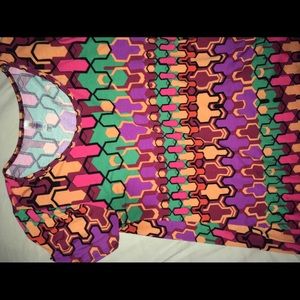 Medium LulaRoe Classic Tee