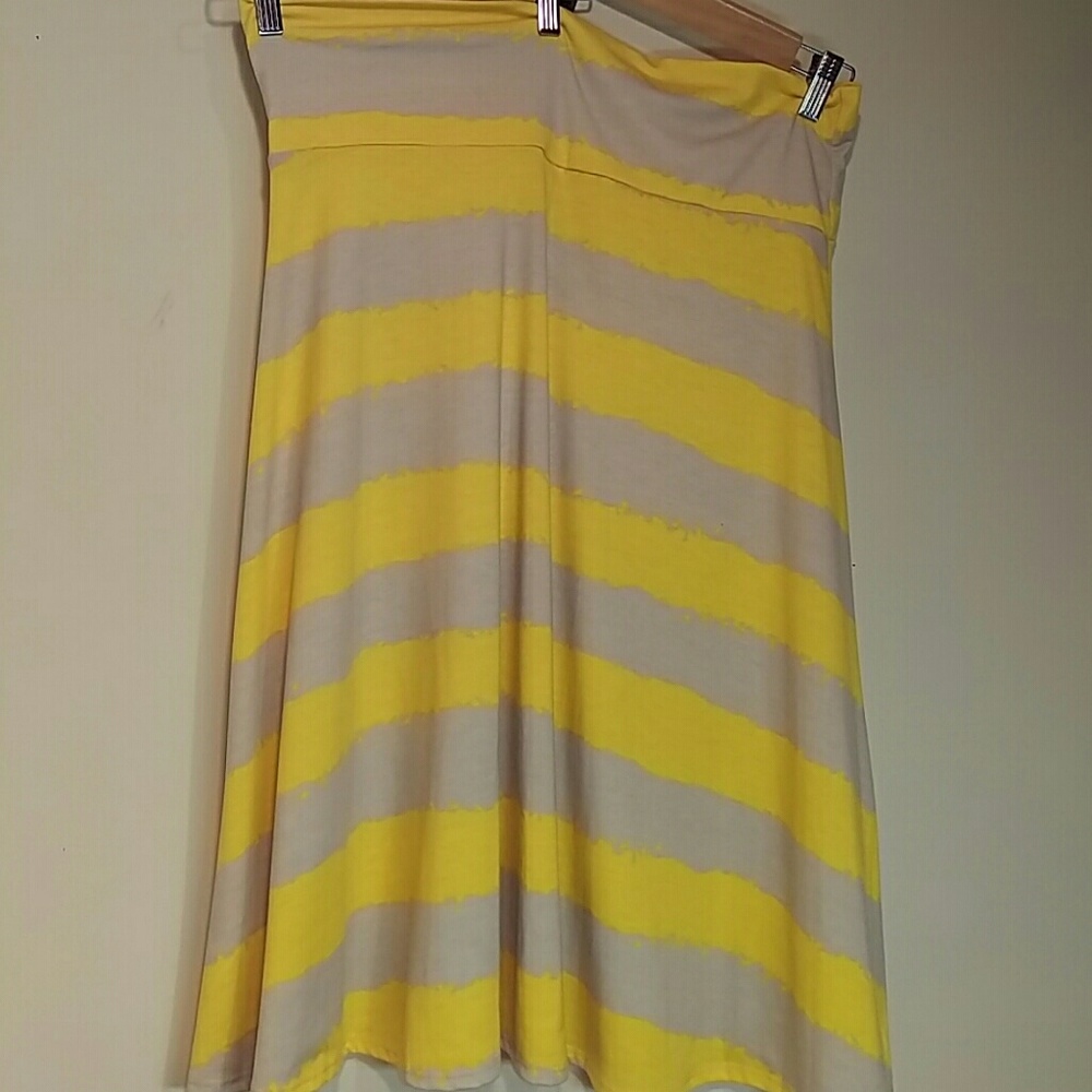 2XL Lularoe Beige Yellow Stripe Azure Skirt