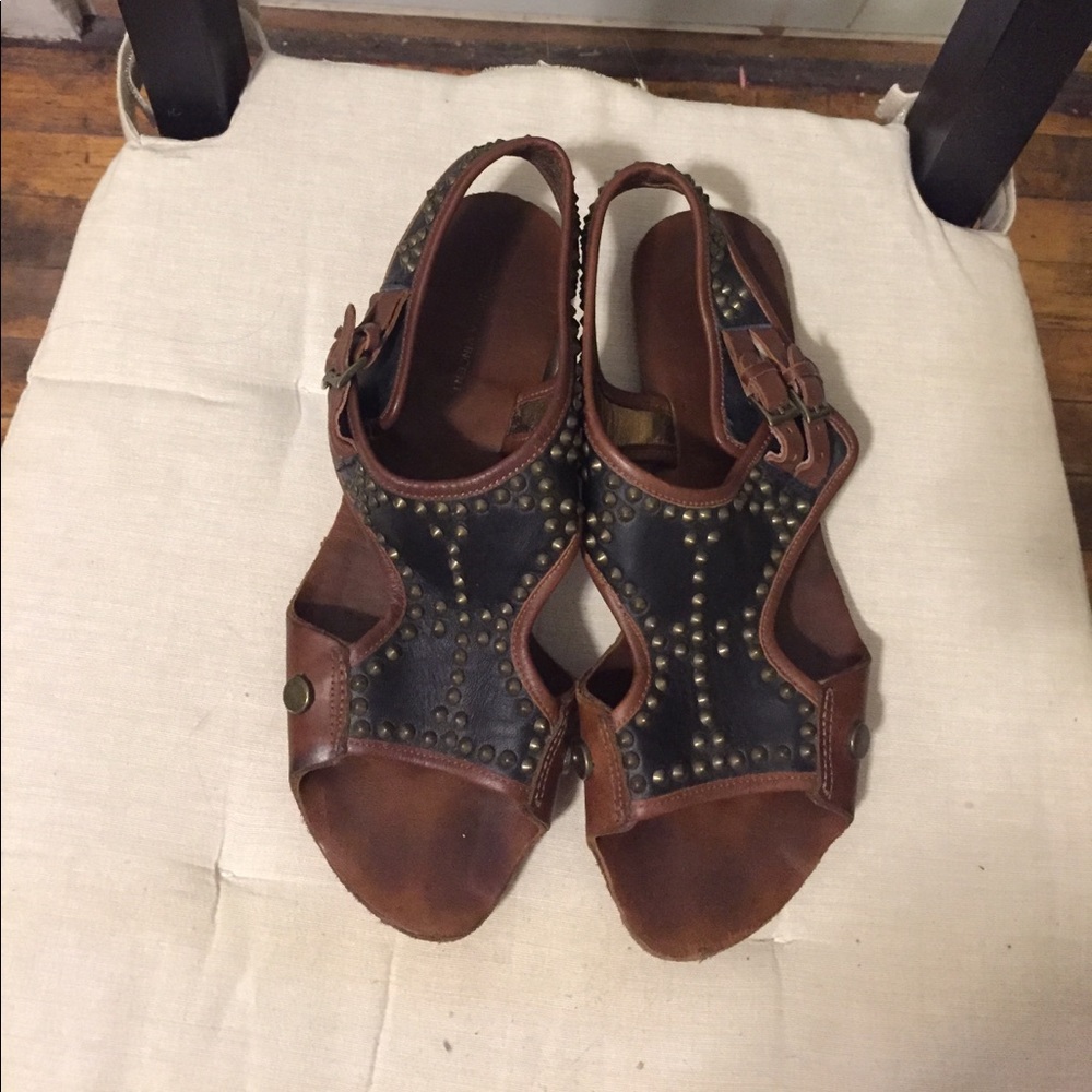 Cynthia Vincent Black/Tan Studded Sandals sz 8.5