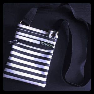 Dakine crossbody purse 💋