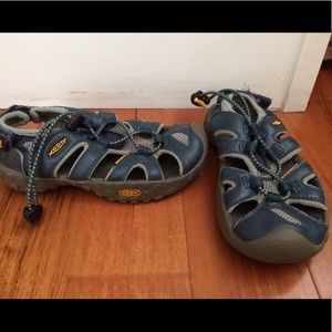 KEEN toddler boys waterproof sandals size 12