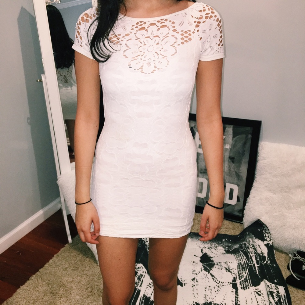 bebe white bodycon short sleeve mini dress