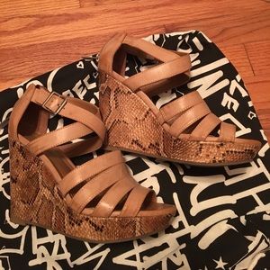 Kenneth Cole reaction Wedges