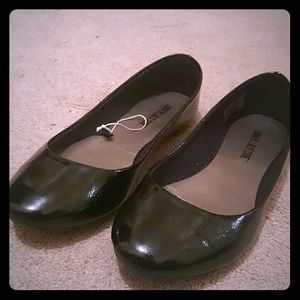 Shiny Black Ballet Flats