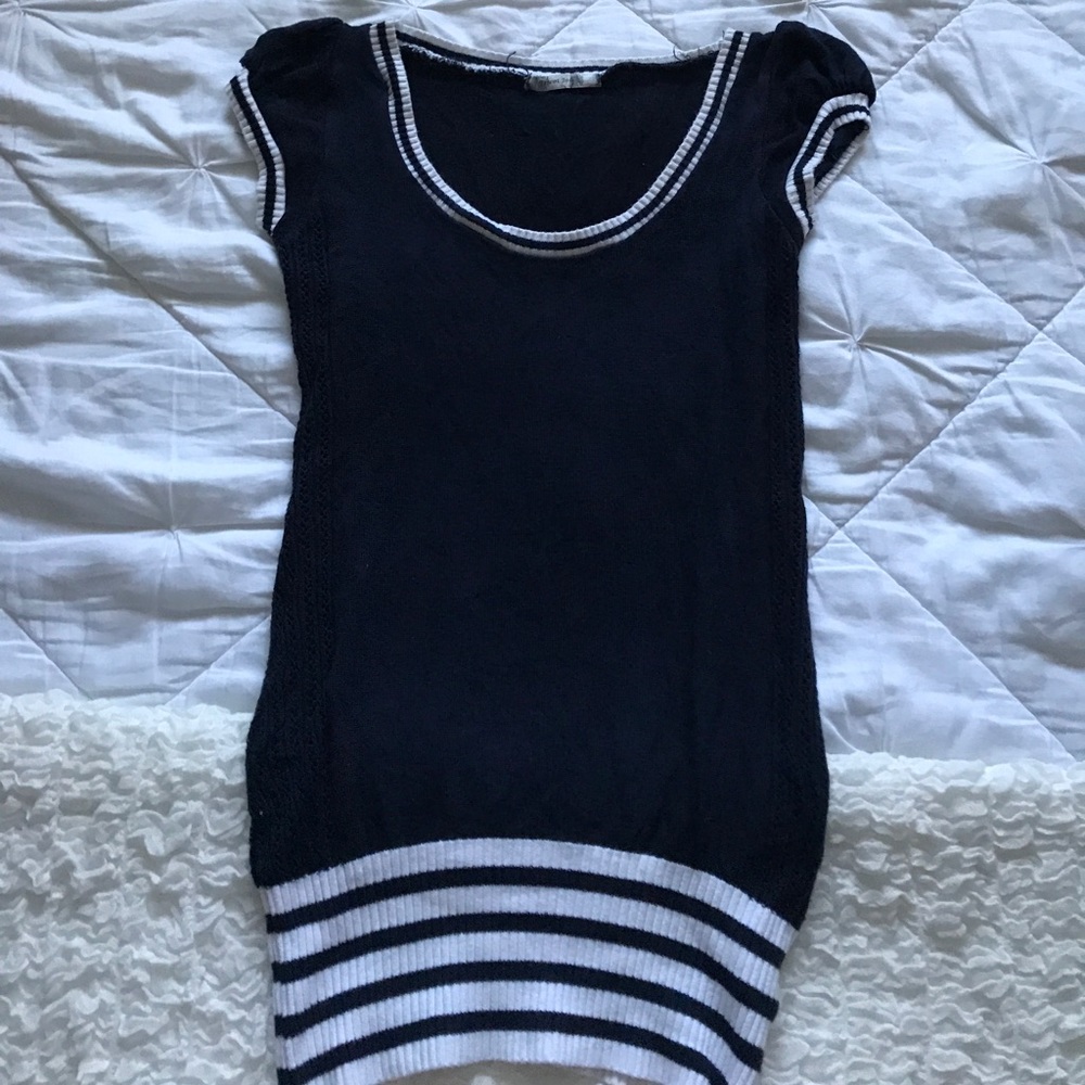 Navy tunic top with slightly puffy sleeves