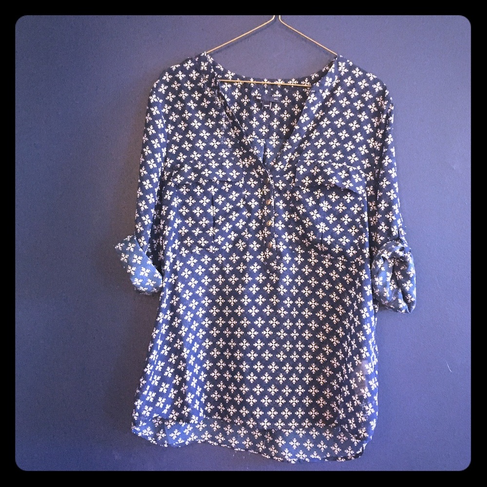 Favorite!! Geometric print blouse roll up sleeves