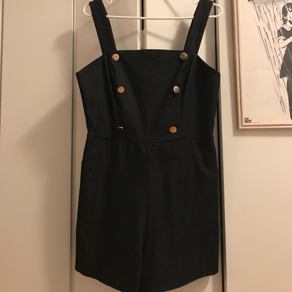 Adorable romper with pockets