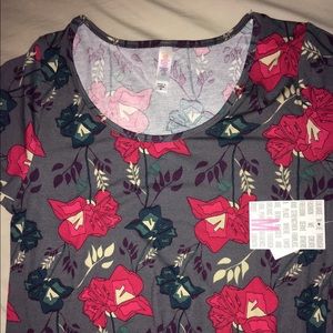 Medium LulaRoe Classic Tee