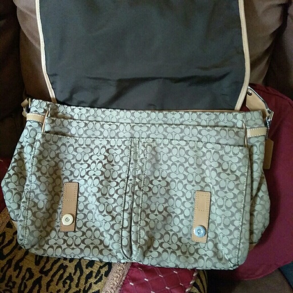 COACH ....fits my 17" lap top - Picture 3 of 4