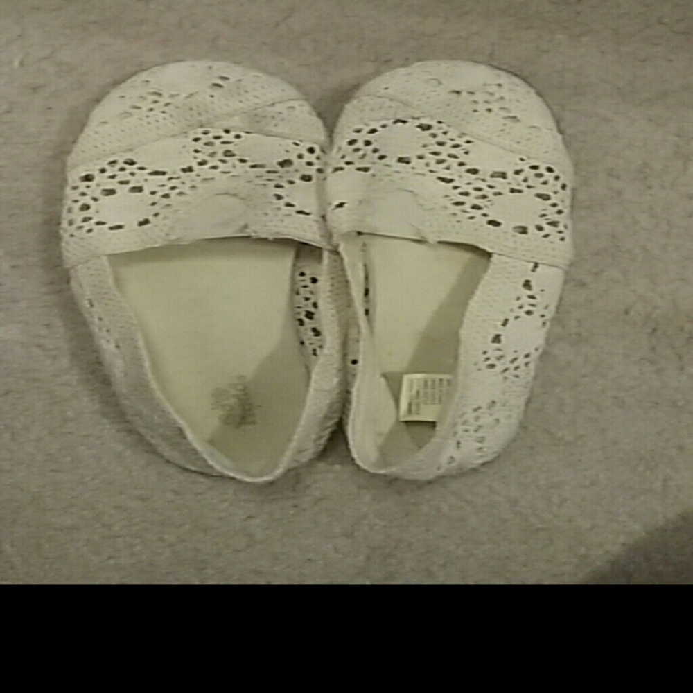 Beige crochet flat shoes