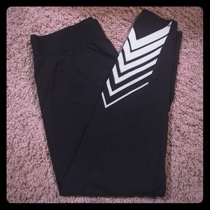 Leggings with white stripes