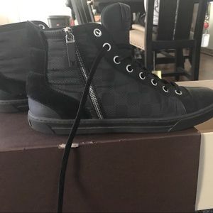 ALL BLACK EVERYTHING!!! Lightly warn. Authentic 💯