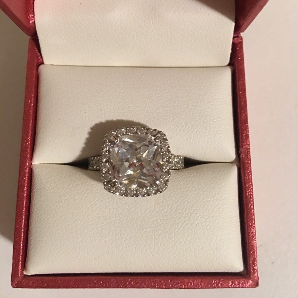 ring - Picture 2 of 4