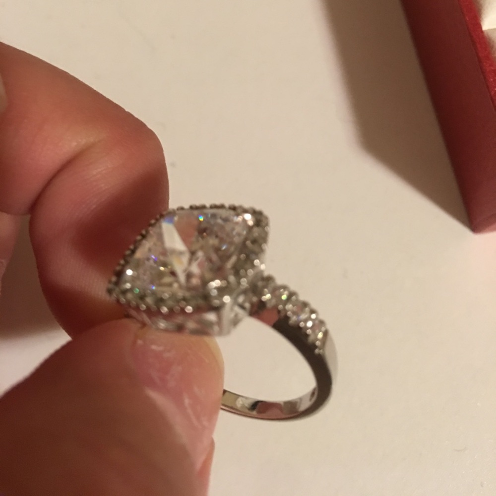 ring - Picture 4 of 4