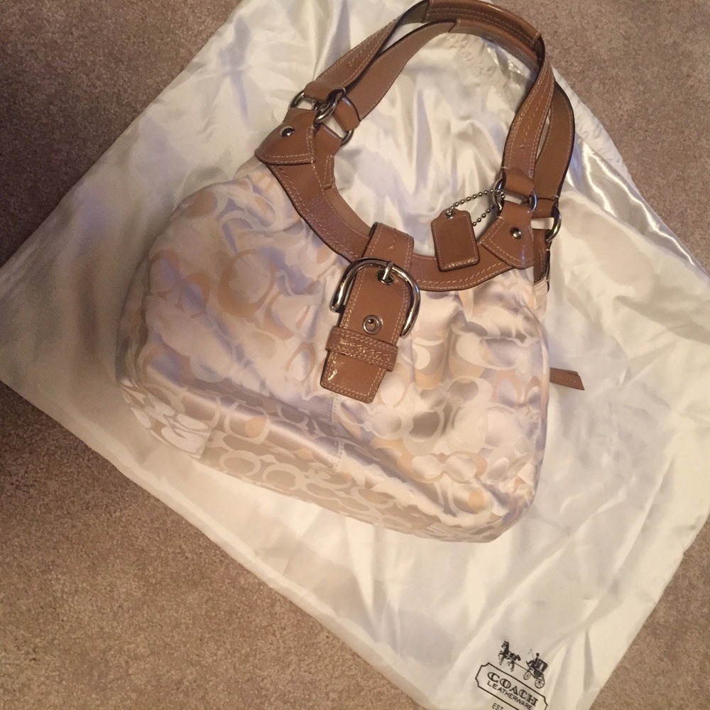 Coach cream Logo shoulder purse authentic