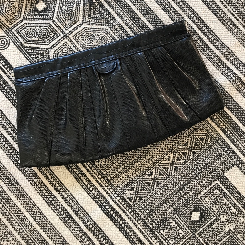 C L U T C H - image 1