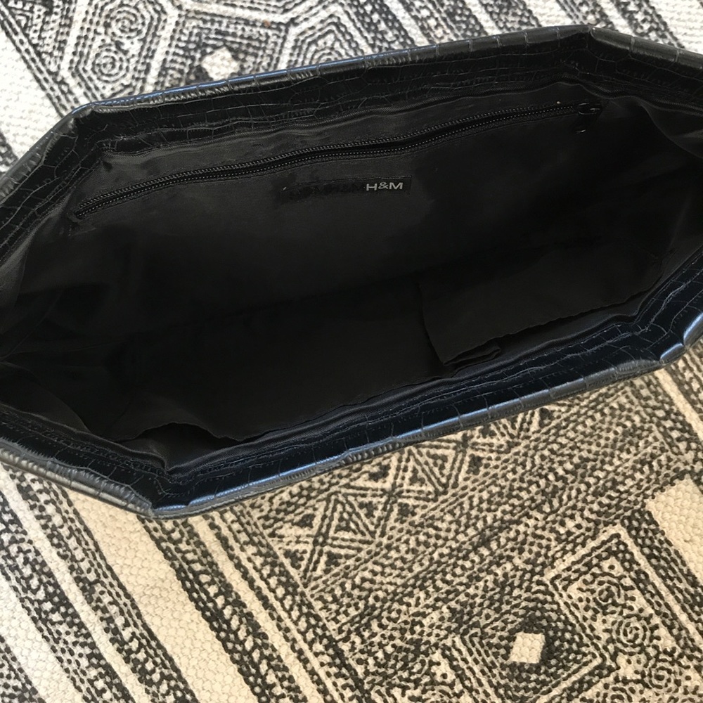 C L U T C H - image 2