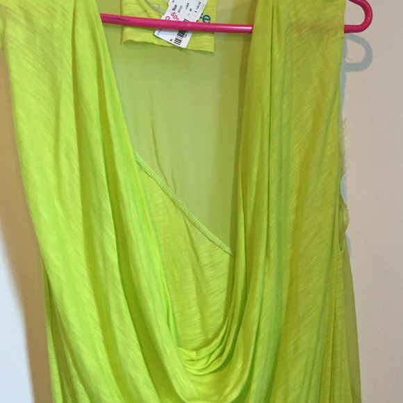 Neon yellow coverup - Picture 2 of 4