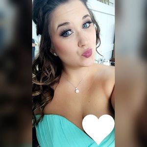 Meet your Posher, Leah