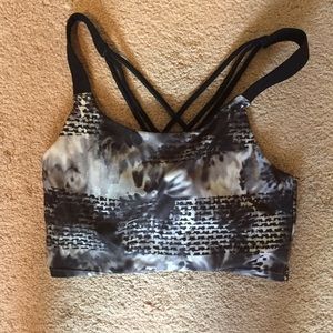 ✨FLASH SALE✨ workout top sports bra! cute back!