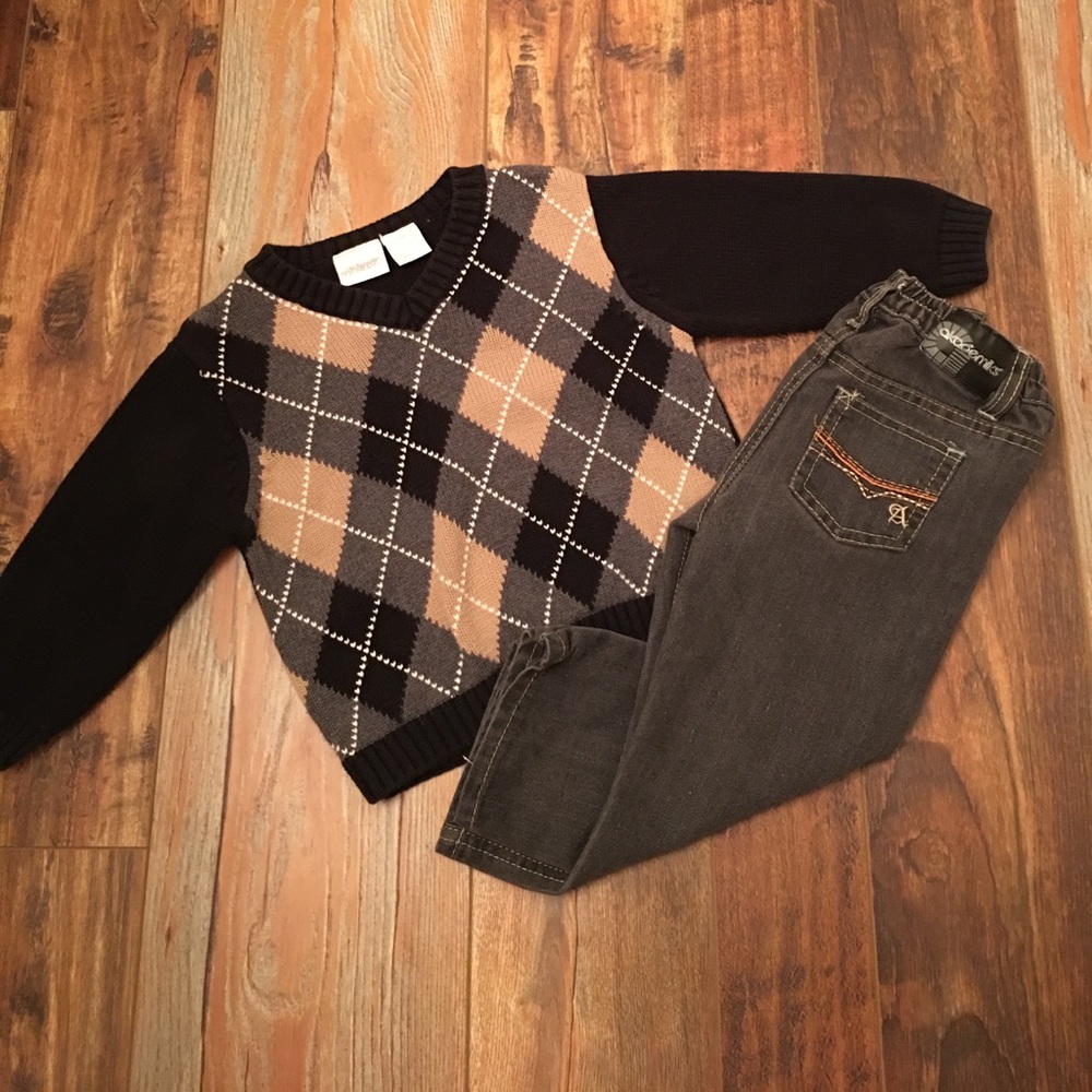 ❌sold❌Boys long sleeved sweater and jeans 24 mo.
