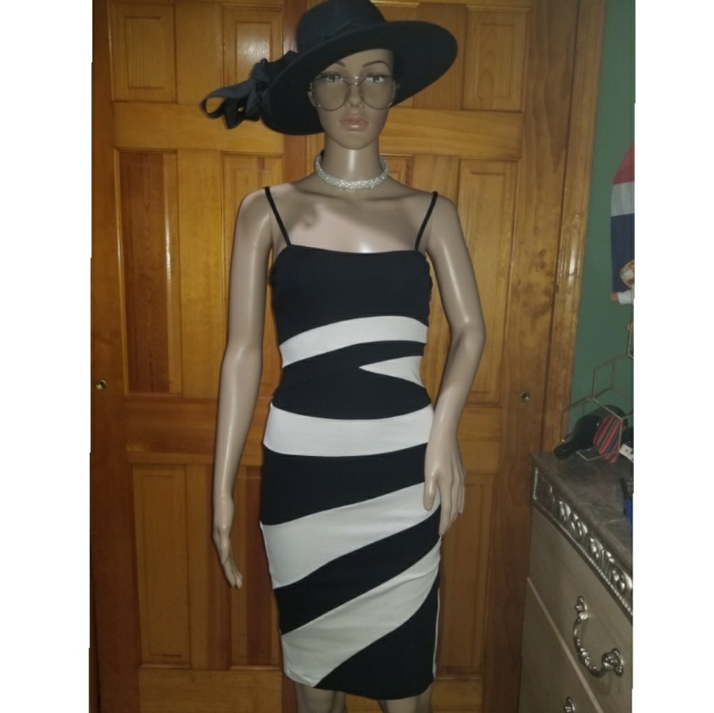 BEBE Bodycon black and pearl white strips