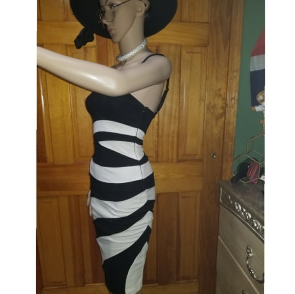 BEBE Bodycon black and pearl white strips - Picture 2 of 5