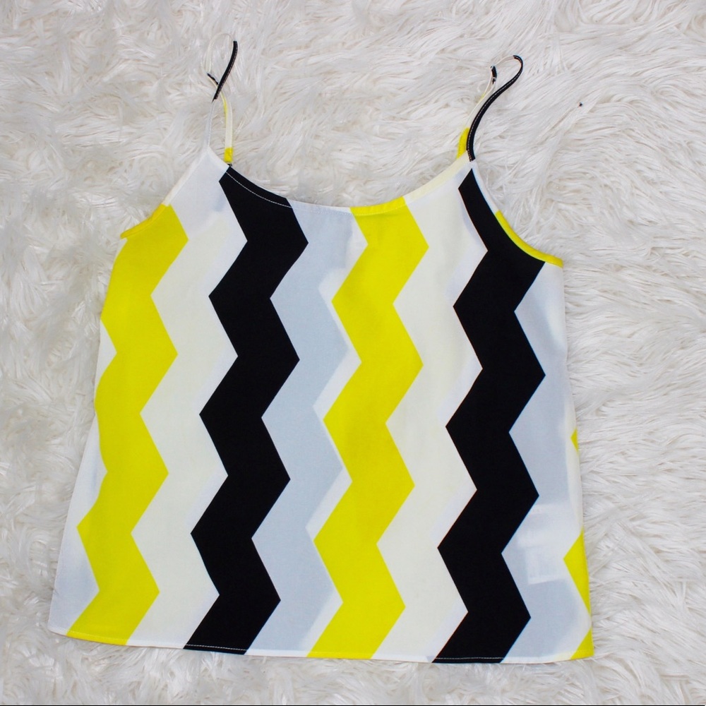 ☀️Pretty Summer Top!! CAN BUNDLE!!